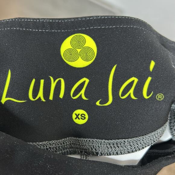 Luna Jai Geometric Leggings Size XS Womens
Cropped Gray Neon Yellow Activewear - Picture 6 of 6